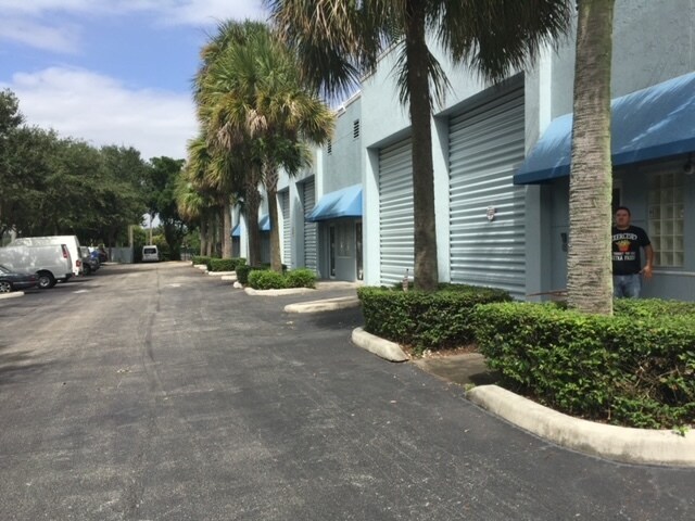 More Photos Of 6761 W Sunrise Blvd, Plantation Warehouse For Lease