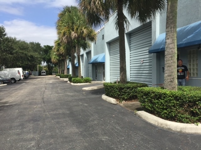 More Photos Of 6761 W Sunrise Blvd, Plantation Warehouse For Lease