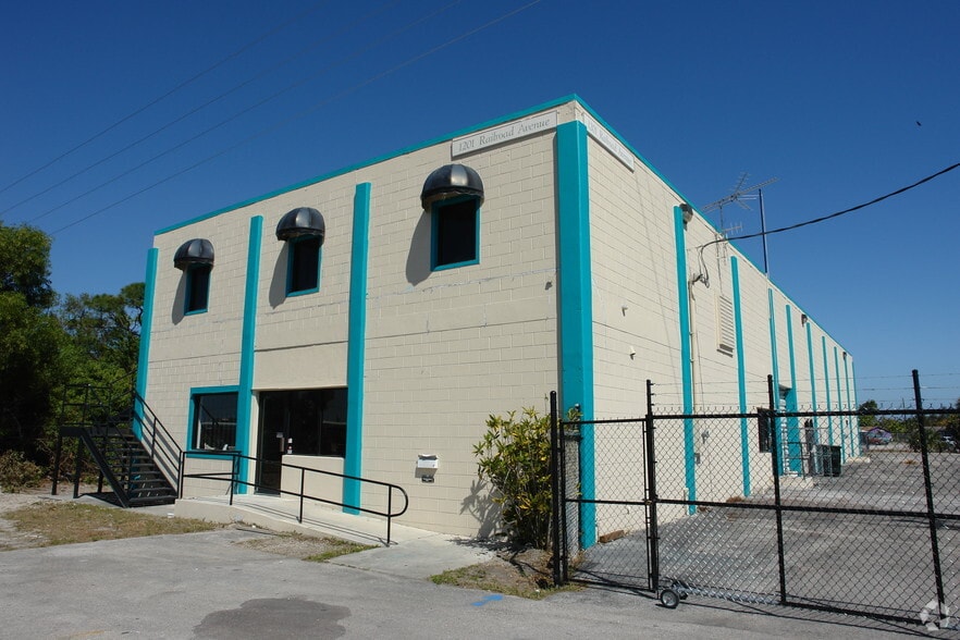 More Photos Of 1201 Railroad Ave, Stuart Warehouse For Sale