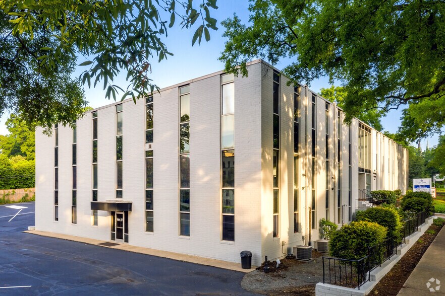 More Photos Of 1200 E Morehead St, Charlotte Office For Lease