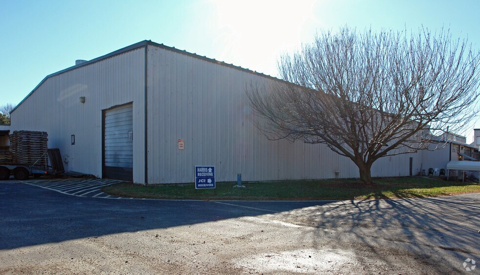 More Photos Of 655 W Glenwood Ave, Smyrna Manufacturing For Sale