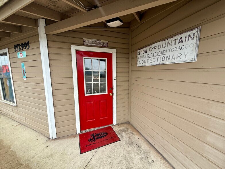 More Photos Of 552995 US Highway 1, Hilliard Restaurant For Lease