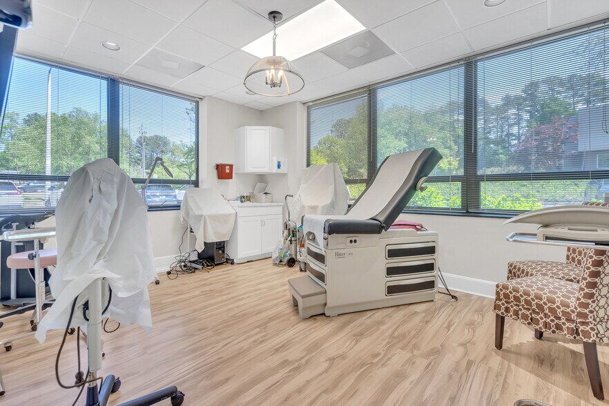 More Photos Of 1004 Dresser Ct, Raleigh Medical For Lease