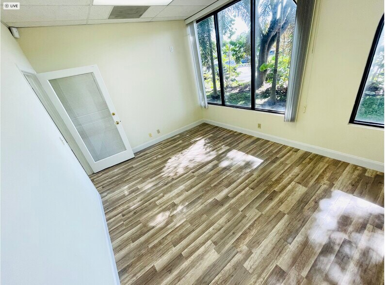 More Photos Of 3450 Northlake Blvd, North Palm Beach Medical For Lease