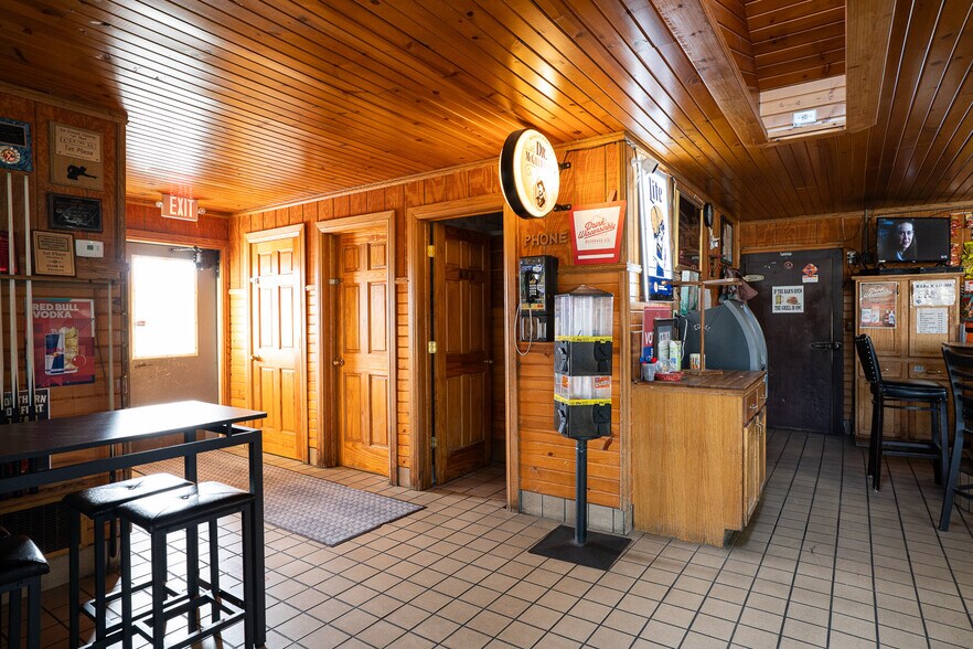 More Photos Of 1615 W Wisconsin St, Sparta Specialty For Sale