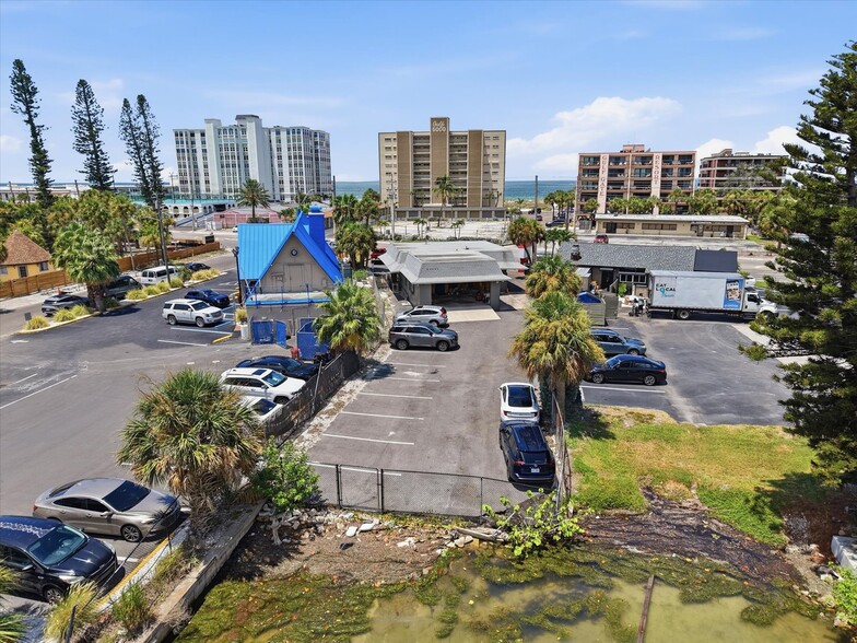More Photos Of 5005 Gulf Blvd, Saint Petersburg Storefront For Sale