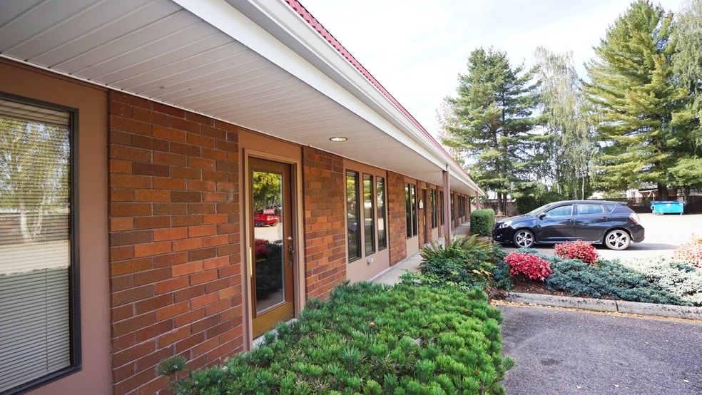 More Photos Of 1780-1790 S Main St, Lebanon Office For Sale
