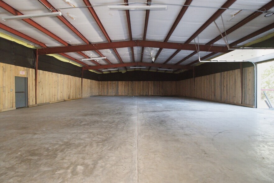 More Photos Of 1398 S Valley Rd, West Plains General Retail For Sale