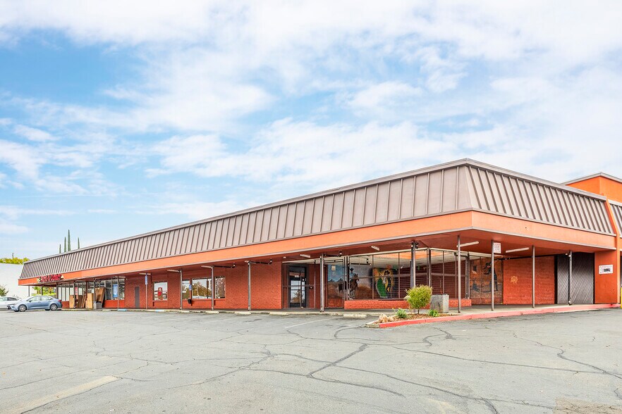 More Photos Of 1815-1985 Oro Dam Blvd E, Oroville Department Store For Sale