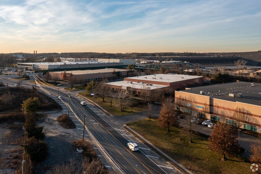 More Photos Of 126 Spagnoli Rd, Melville Warehouse For Lease