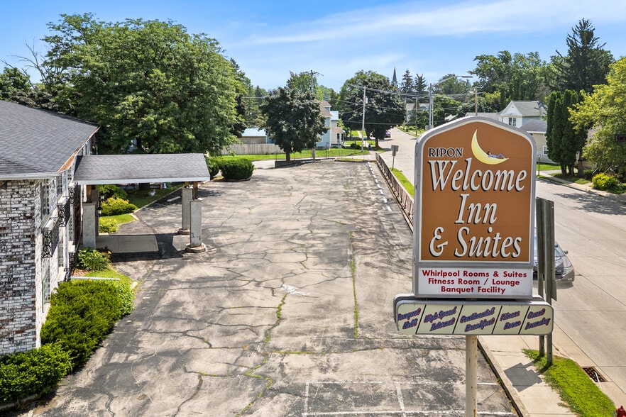 More Photos Of 240 E Fond du Lac St, Ripon Hotel For Sale