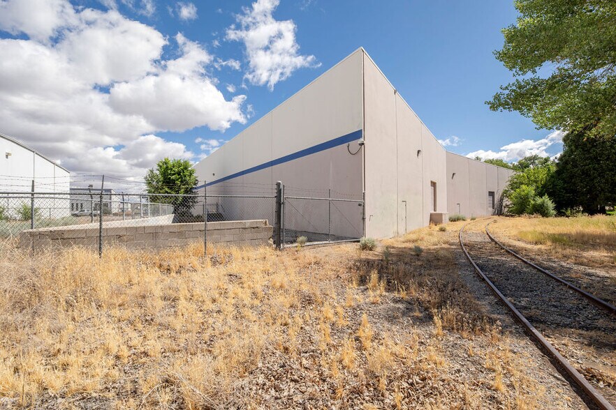 More Photos Of 445 Coney Island Dr, Sparks Warehouse For Lease