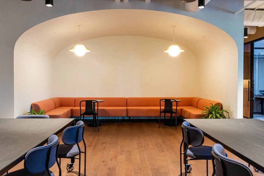 More Photos Of 999 Peachtree St Ne, Atlanta Coworking Space