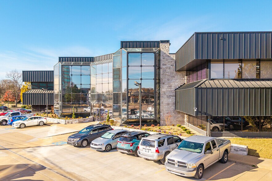 More Photos Of 2087 E 71st St, Tulsa Office For Lease