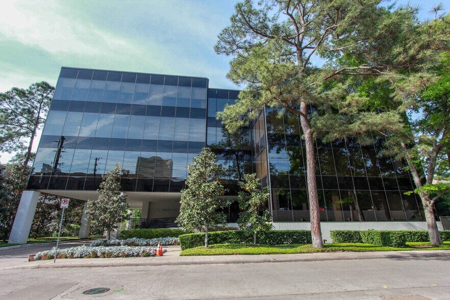 More Photos Of 17 S Briar Hollow Ln, Houston Office Residential For Lease