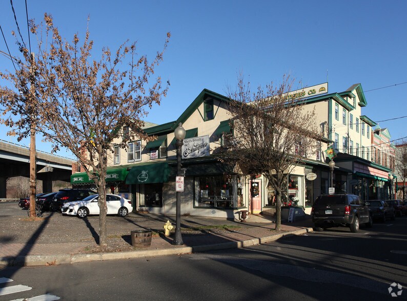 More Photos Of 32-36 Bank St, Seymour Storefront Retail Residential For Lease