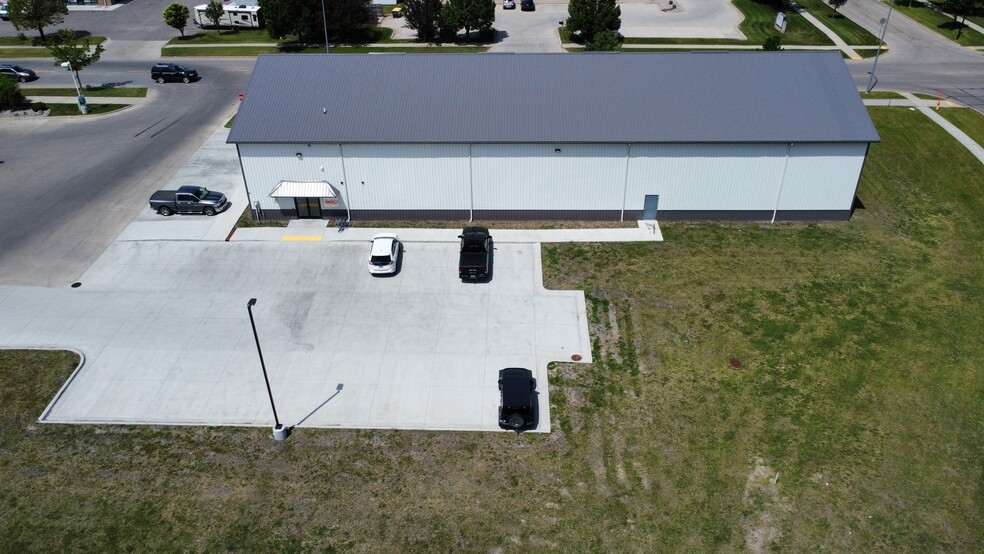 More Photos Of 1155 40th Ave S, Grand Forks Sports And Entertainment For Sale
