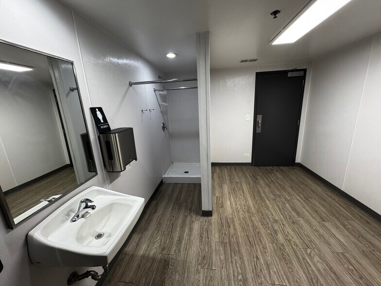 More Photos Of 1520 Hannah Ave, Forest Park Flex For Lease