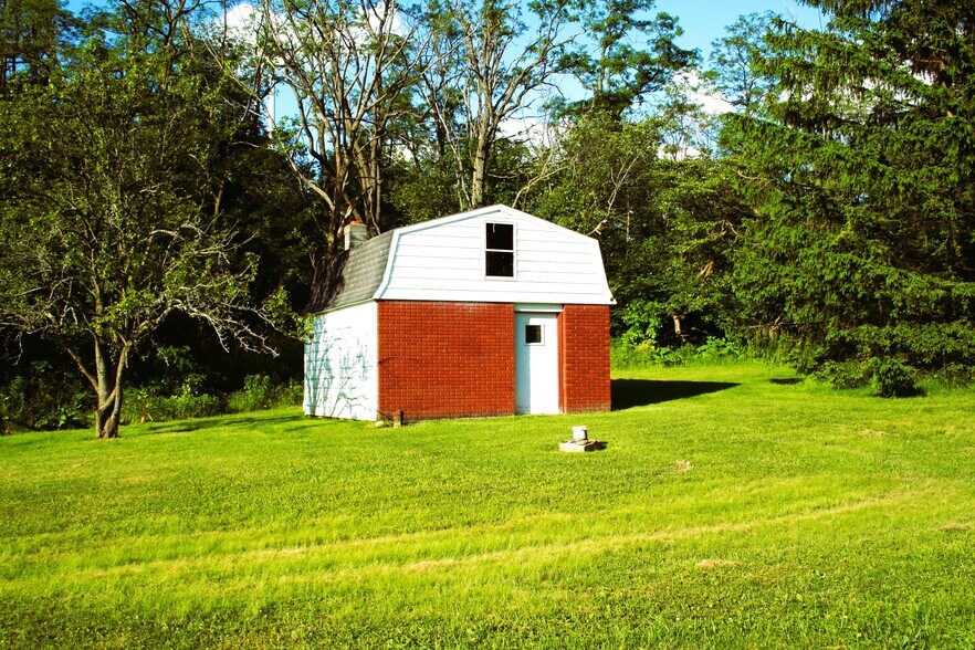 More Photos Of 208 Theatre Rd, Carrolltown Apartments For Sale