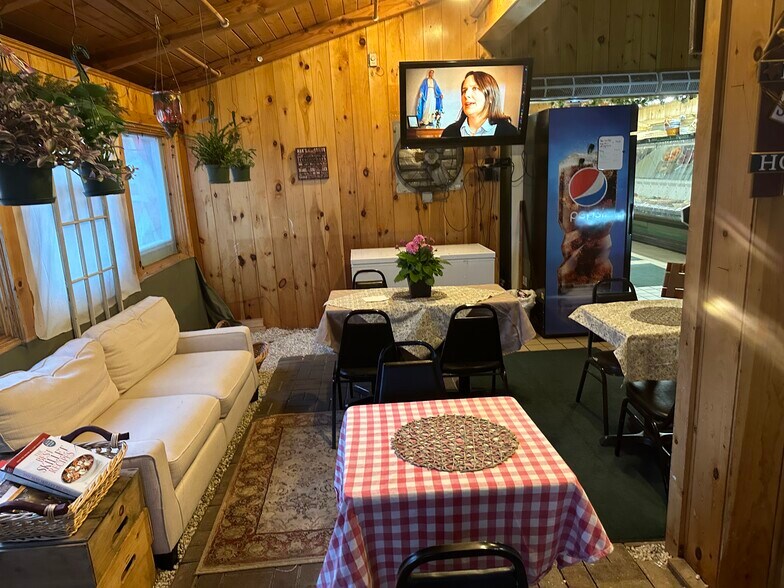 More Photos Of 3 Plain Rd, Westford Garden Center For Sale