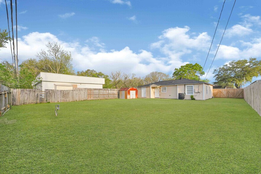 More Photos Of 7442 Evie Ln, Deer Park Showroom For Sale