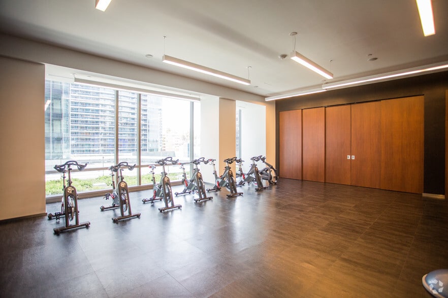 More Photos Of 1800 N Lynn St, Arlington Apartments For Lease