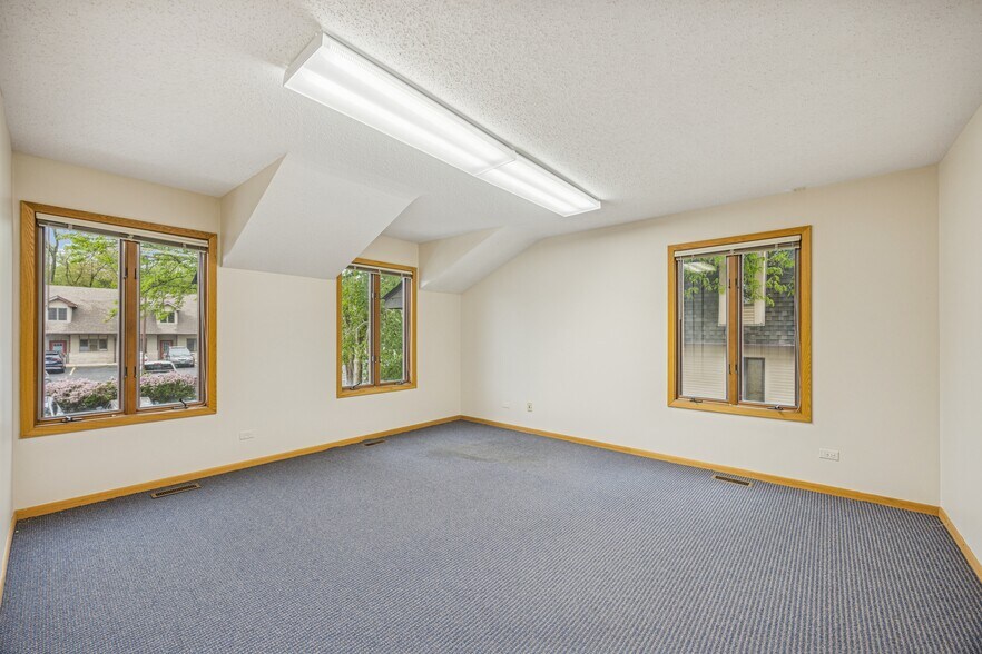 More Photos Of 2050 Larkin Ave, Elgin Medical For Lease