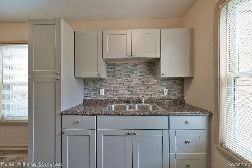 More Photos Of 51 Spokane Dr, Pontiac Apartments For Sale