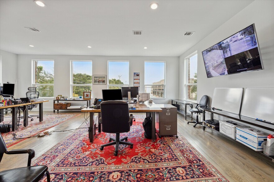 More Photos Of 128 W 17th St, Houston Loft Creative Space For Sale