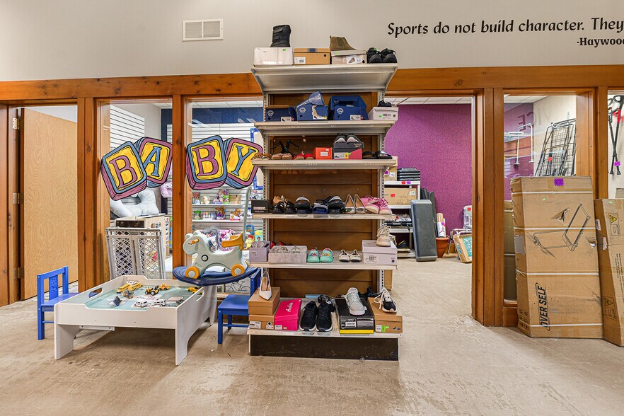 More Photos Of 254 Winnebago Dr, Fond Du Lac Office For Sale