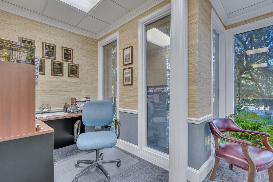 More Photos Of 52 New Orleans Rd, Hilton Head Island Office For Sale