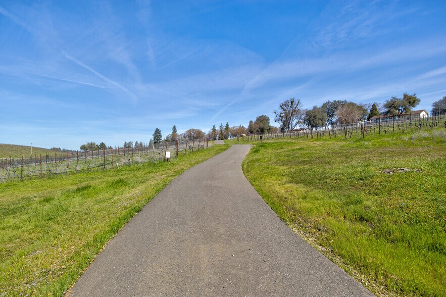 More Photos Of 7449 Fairplay Rd, Somerset Specialty For Sale