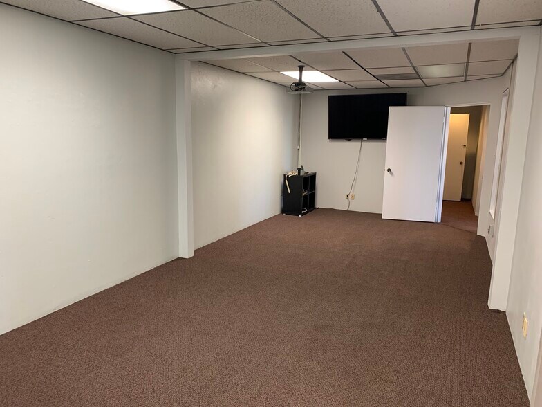 More Photos Of 4550 Kearny Villa Rd, San Diego Office For Sale