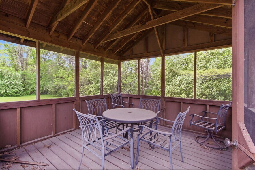 More Photos Of 7731 Traders Ln, Indianapolis Office For Sale