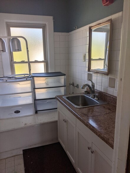More Photos Of 2515 Far Hills Ave, Oakwood Restaurant For Sale