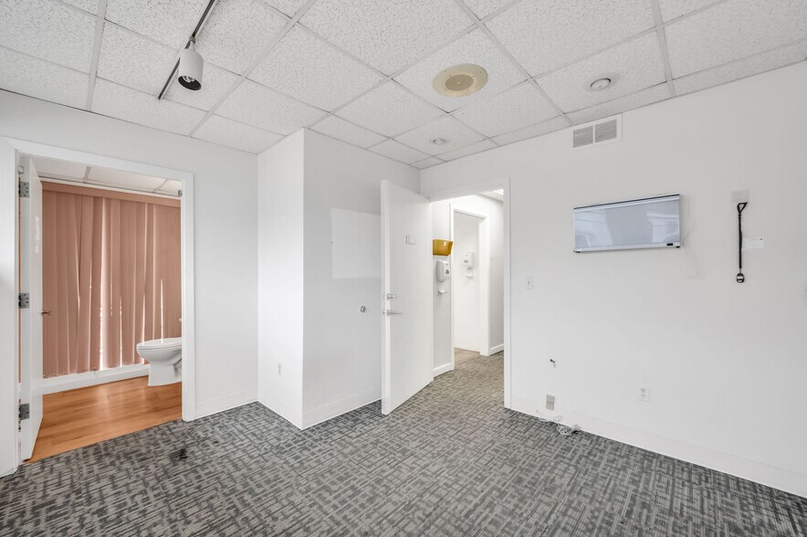 More Photos Of 46 E Somerset St, Raritan Medical For Sale