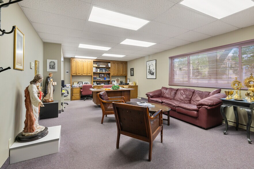 More Photos Of 976 W Minnehaha Ave, Saint Paul Warehouse For Sale