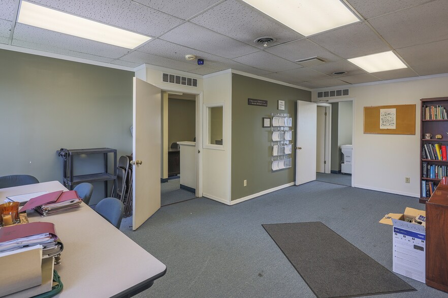 More Photos Of 5830 N High St, Worthington Office For Lease