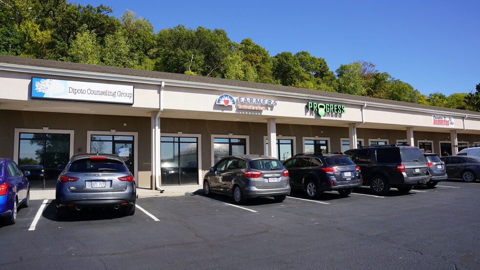 More Photos Of 7400-7440 NW River Park Dr, Parkville General Retail For Lease