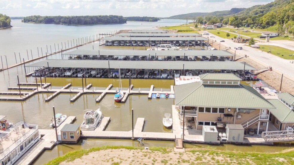 More Photos Of 215 W Water St, Grafton Marina For Sale