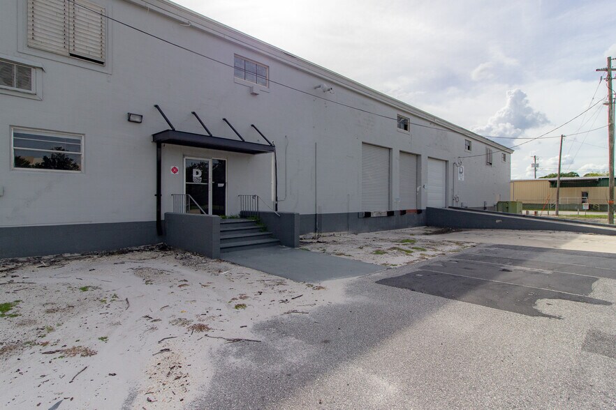 More Photos Of 701 NW 42nd St, Winter Haven Warehouse For Lease