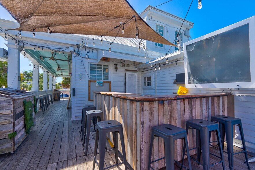 More Photos Of 135 Duval St, Key West Bar For Lease