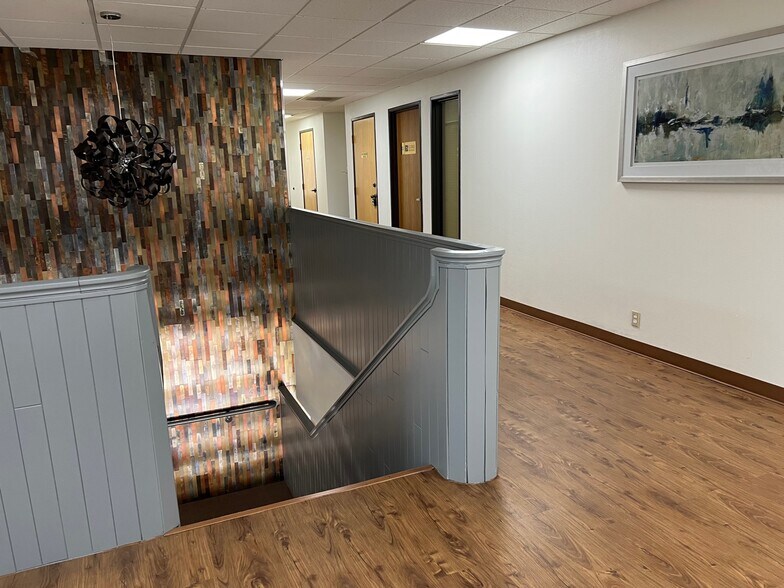 More Photos Of 1848 Norwood Plz, Hurst Office For Lease
