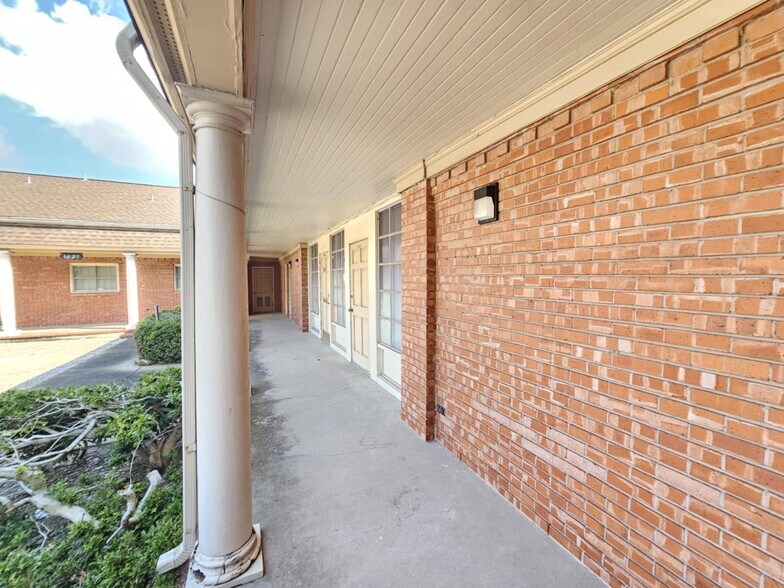 More Photos Of 1027 Main St, Pasadena Medical For Sale