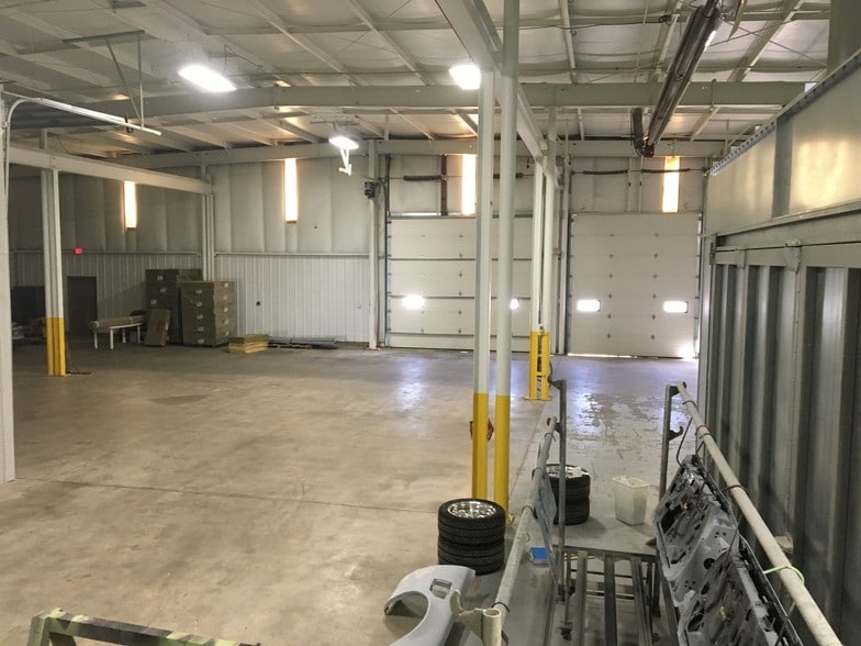 More Photos Of 2425 Hutson Rd, Green Bay Manufacturing For Lease