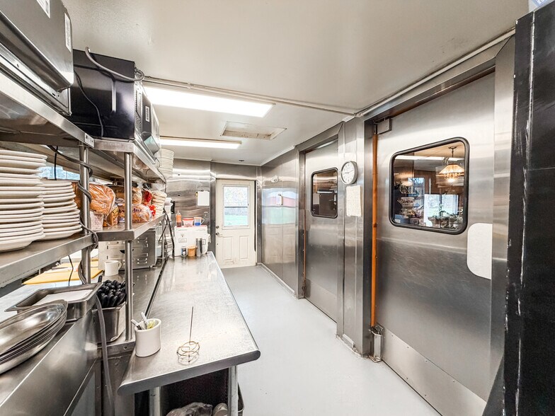 More Photos Of 170 South St, Brooklyn Restaurant For Sale