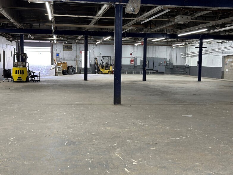 More Photos Of 85 Wagaraw Rd, Hawthorne Manufacturing For Lease