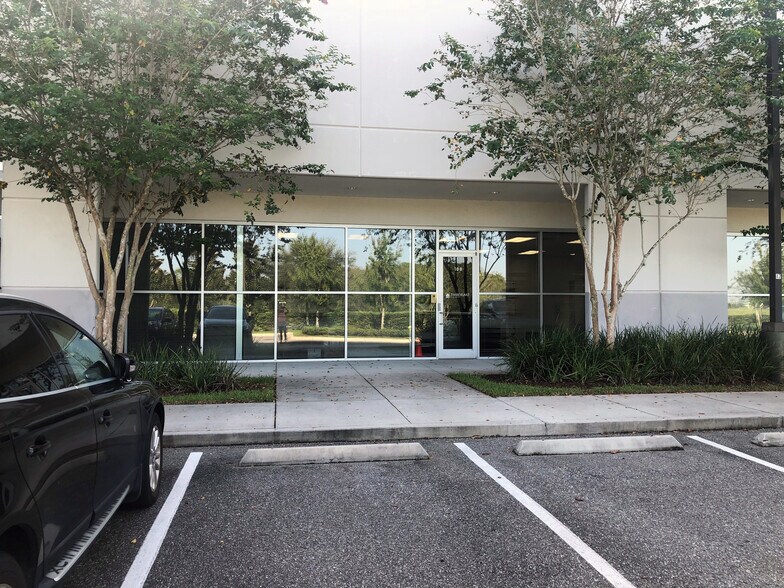 More Photos Of 7443 Emerald Dunes Dr, Orlando Distribution For Lease