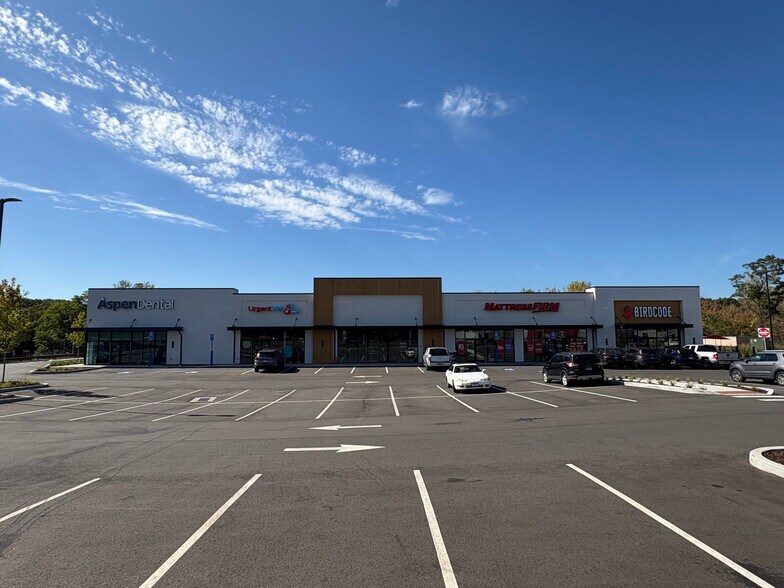 More Photos Of 488 Hartford Rd, New Britain Storefront For Lease