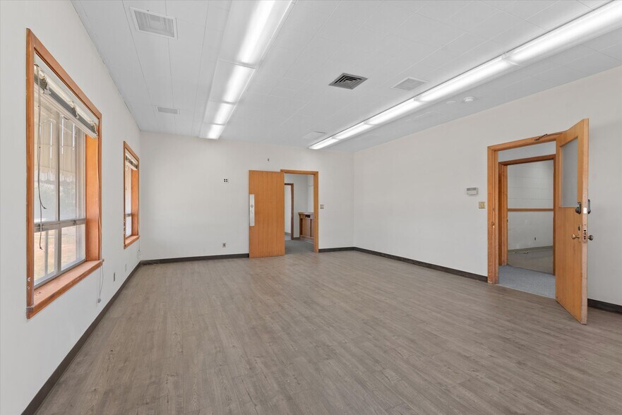 More Photos Of 1050 S Bridge St, Baker City Office For Sale